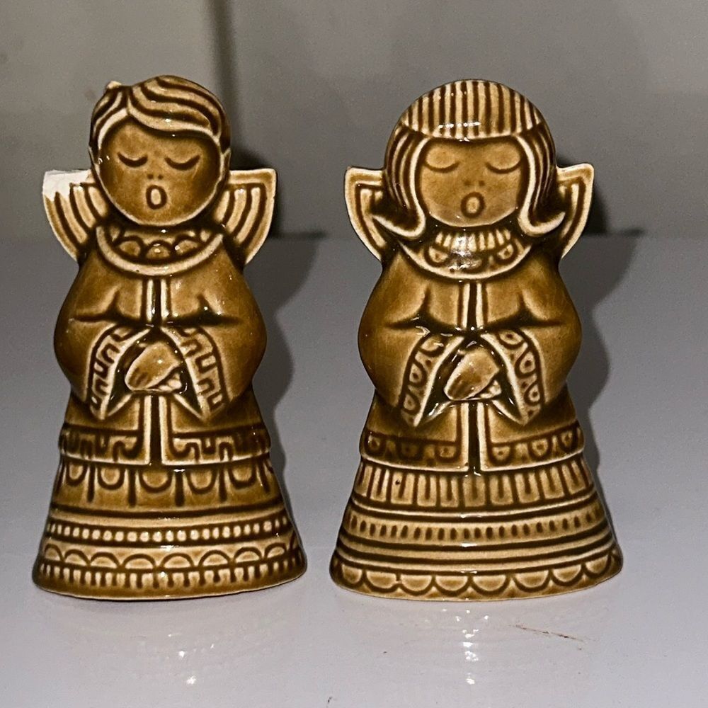 Vintage mid century golden tan set of boy & girl singing ceramic angels
